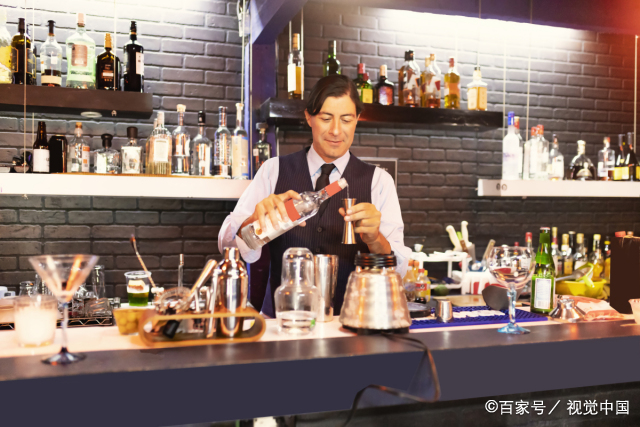 调酒师哪里可以学学费多少  学调酒的学费一般多少