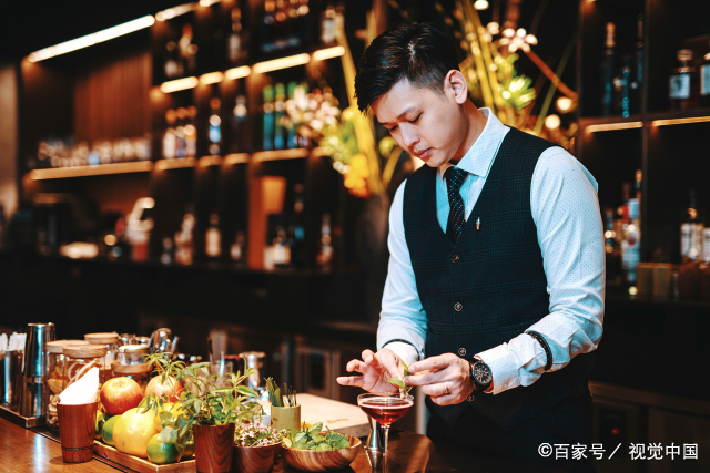 调酒师需要具备哪些基本功  做一名调酒师需要什么样的条件